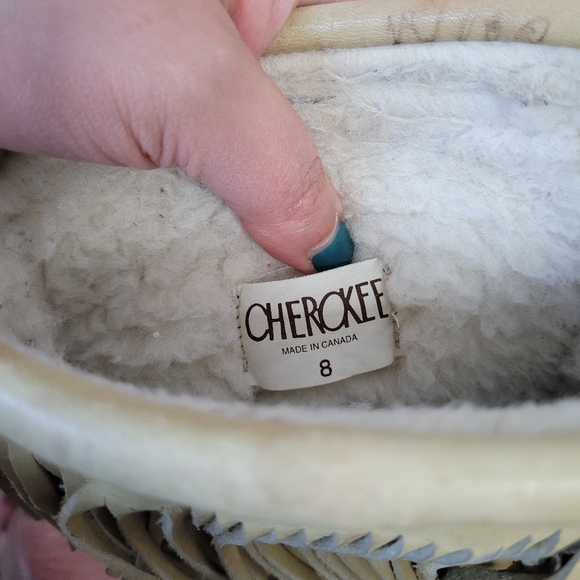 Vintage Cherokee beige gum sole mocassins winter leather boots with fringe Sz 8 - Picture 12 of 14